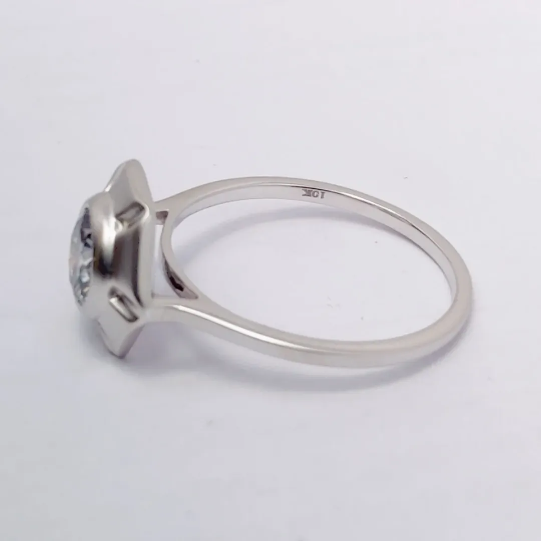 /public/photos/live/Hexagon Shape Round Moissanite Bezel Set Engagement Ring 735 (4).webp